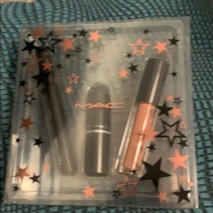 Mac stars of the party set neutral